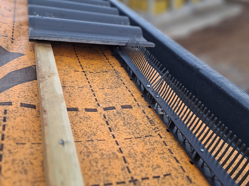 10m Eave Comb Bird Protection Ventilation Grid – 60mm, Sparrow Comb, Red/Brown